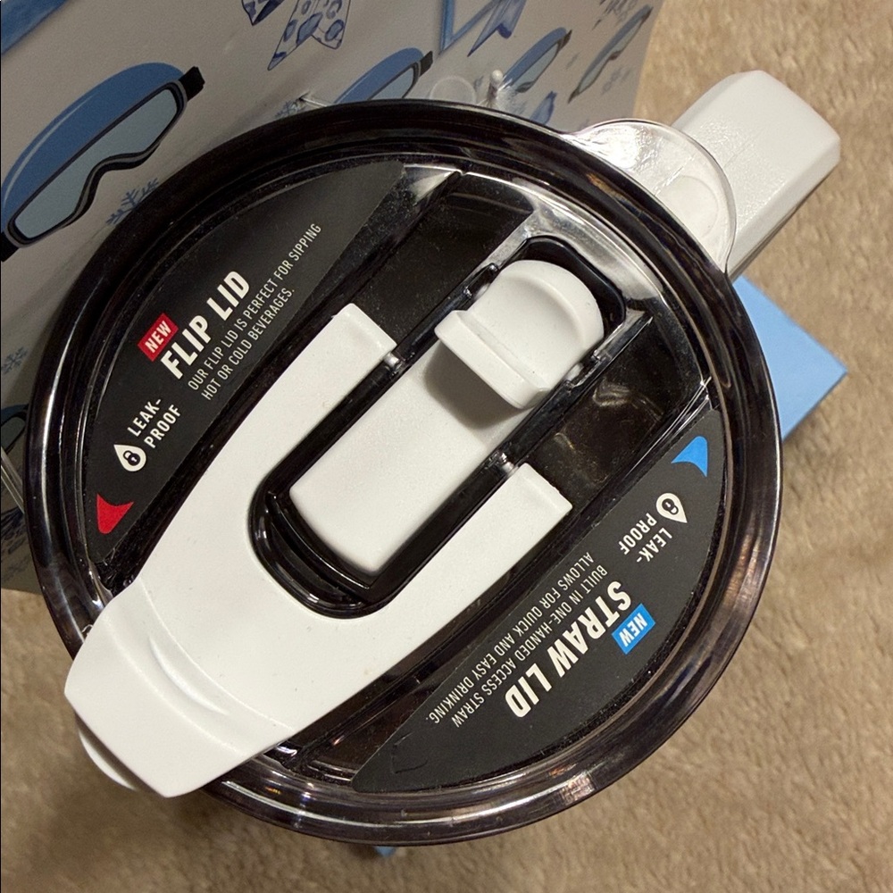 HYDRAPEAK “Ski Blue Bow" Limited Edition Hydrapeak 40oz Voyager Tumbler - Picture 6 of 10